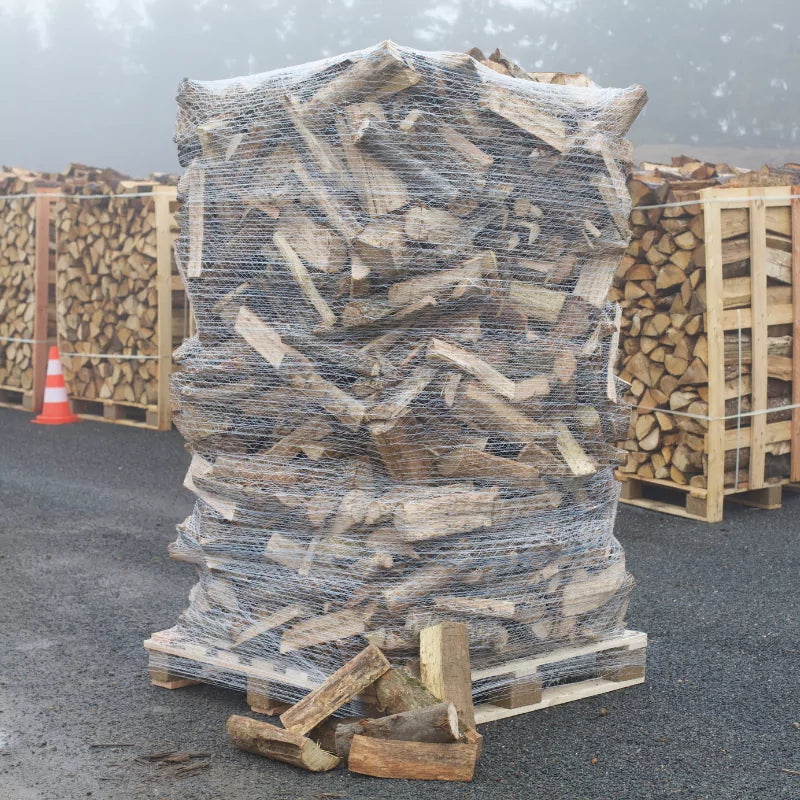 Palivové dřevo – 33 cm – svazek na paletě 2 m³, 100% přirozené schnutí, připravené k použití